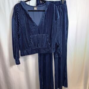 Venus Navy Velvet Stretch Casual Athleisure Women’s Size Large EUC